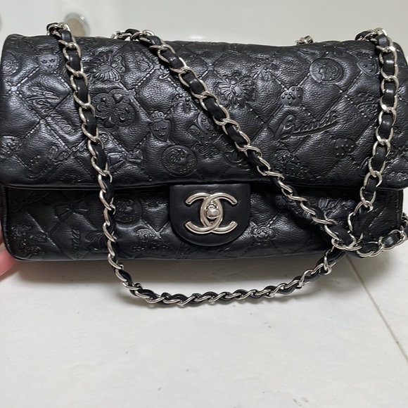 Chanel Black Lucky Charm Embossed Leather CC Flap Bag - Picture 4 of 11